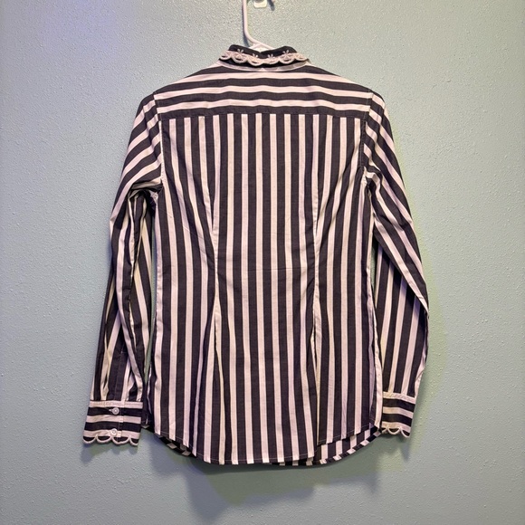 Banana Republic Women’s Gray and White Embroidered Button Down Shirt Size 0 - Picture 7 of 10